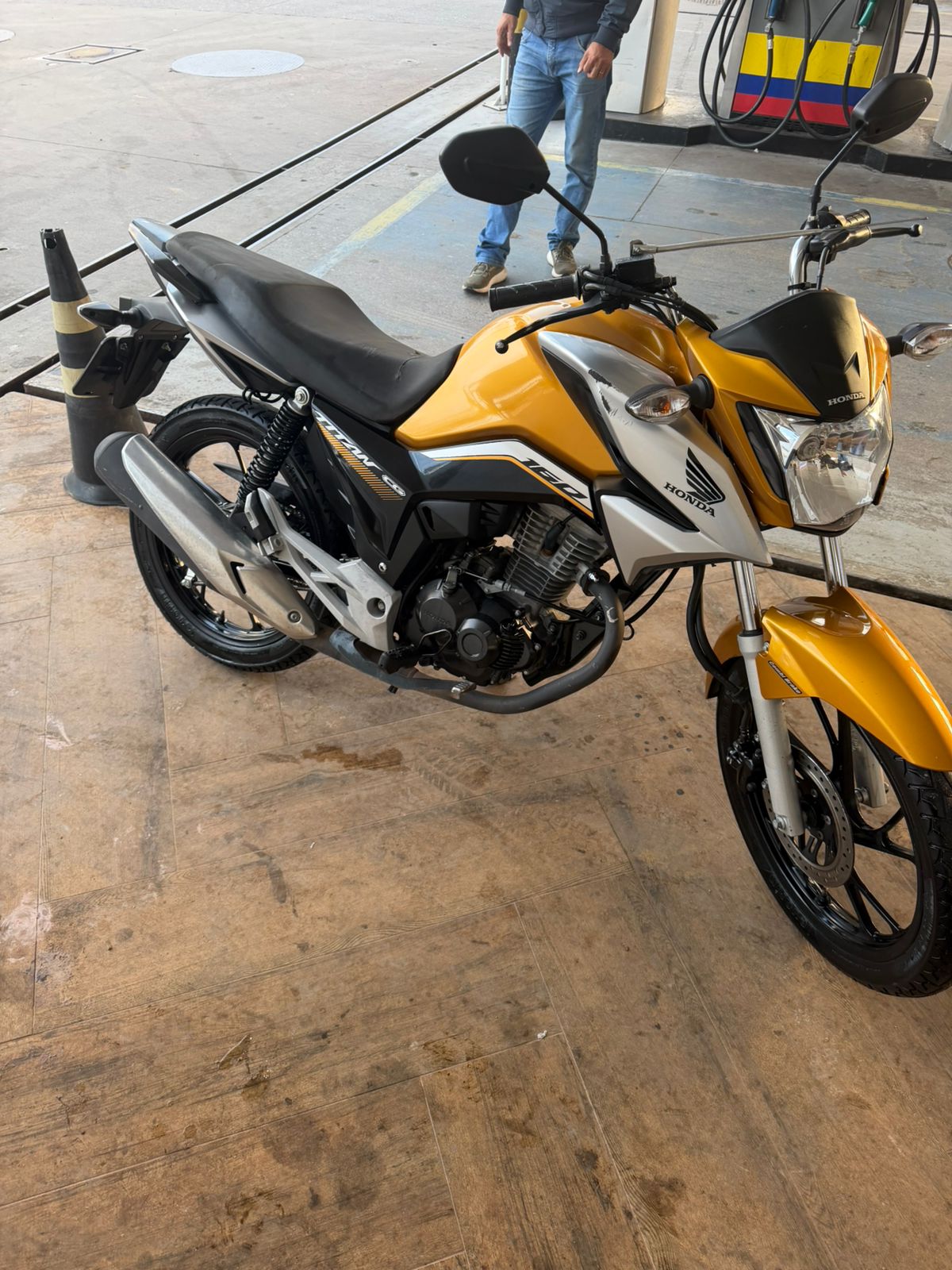 TITAN 160
